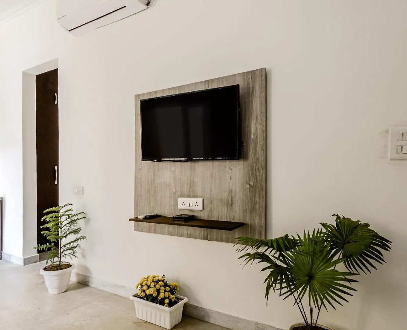 Lime Tree Service Apartment Golf Course Road, Gurgaon